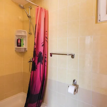 Holiday home Lovely In With Wifi Bacina