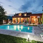 Lovely In With Wifi بيت للعطل Bacina