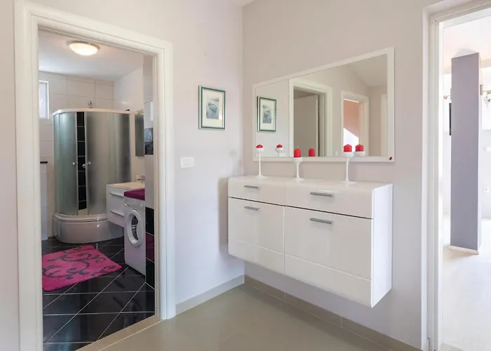 Holiday home Lovely In With Wifi