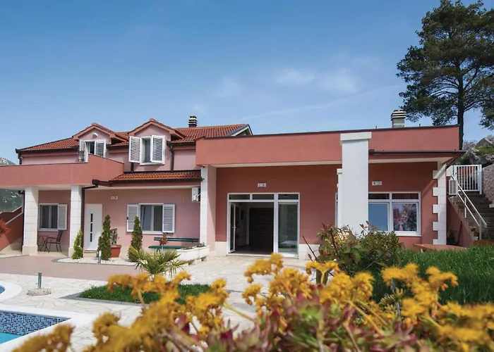 Lovely In With Wifi Holiday home