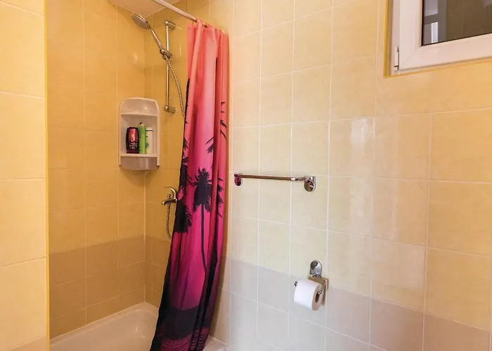 Holiday home Lovely In With Wifi Bacina